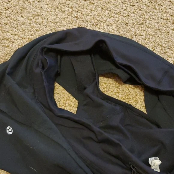 Lululemon speed up shorts size 6 - Picture 5 of 5